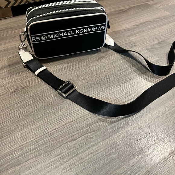 Michael Kors crossbody bag - Picture 7 of 7